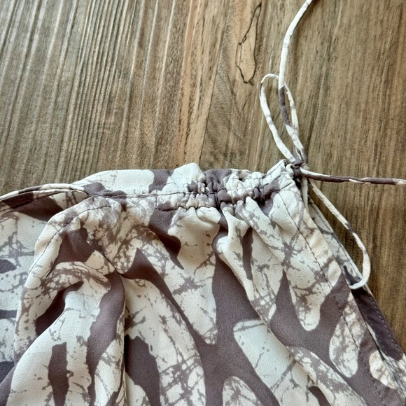 Joe Fresh Drawstring Cowl-Neck Abstract Print Top Gray/White Size M - Picture 4 of 10